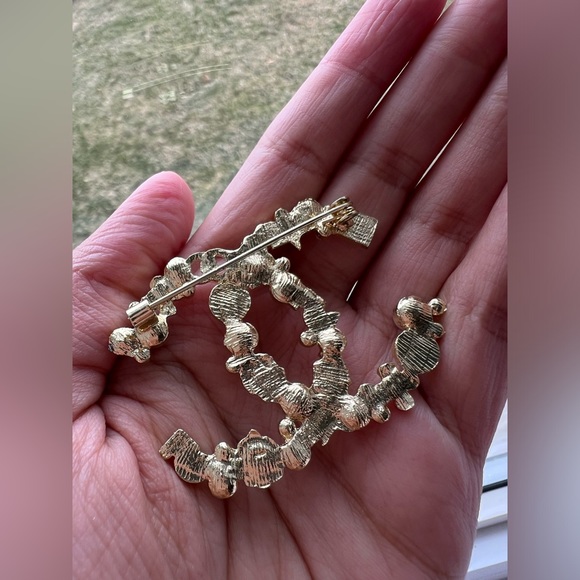 CC pearl brooch - Picture 10 of 11